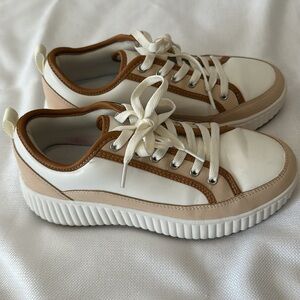 Like new leather sneaker